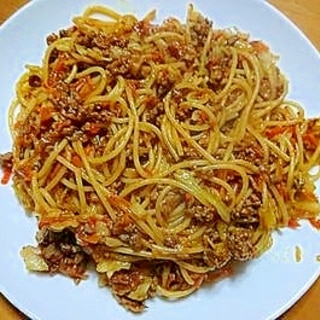 ひき肉と玉ねぎと人参とキャベツの醬油ベースパスタ